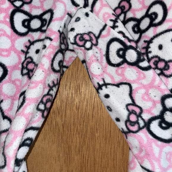 Hello Kitty Pink Pajama Set - Picture 3 of 5
